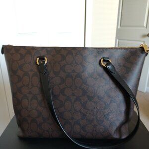 Coach Signature Tote